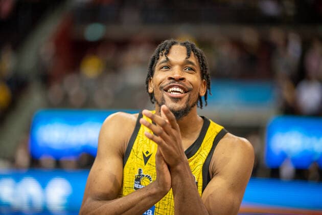 Cheers of Ludwigsburg, Justin Simon MHP Riesen Ludwigsburg, 05 , MHP Riesen vs Alba Berlin, Basketball, Bundesliga, easyCredit BBL, 3 Spieltag, Spielzeit 2021 2022, 10 10 2021, MHP Riesen vs Alba Berlin, Basketball, Bundesliga, easyCredit BBL, 3 Spieltag, Spielzeit 2021 2022, 10 10 2021 Ludwigsburg Copyright: xEibner-Pressefoto SaschaxWaltherx EP_swa