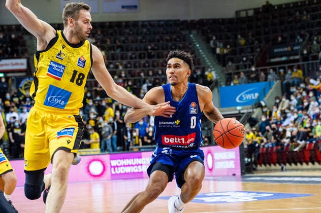 Maodo Lo ALBA Berlin 0 Jonas Wohlfarth Bottermann MHP RIESEN Ludwigsburg 18 at the BBL match MHP Riesen Ludwigsburg ALBA Berlin on 10 10 2021 in Ludwigsburg MHPArena Germany Ludwigsburg 10 10 21 Basketball , 10 10 2021, Ludwigsburg Germany xpxsdx