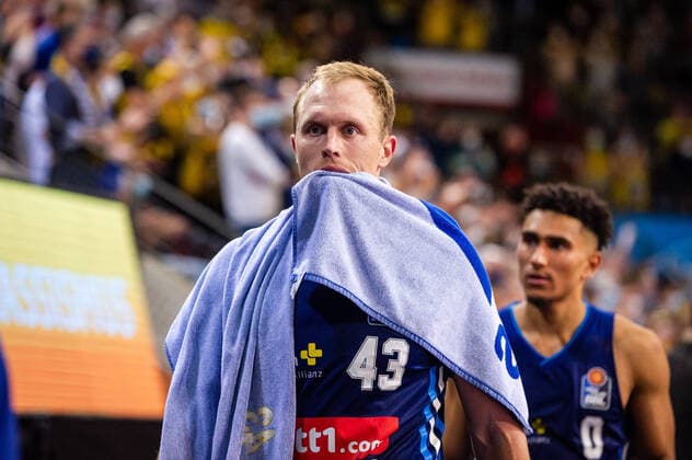 Luke Sikma ALBA Berlin 43 Maodo Lo ALBA Berlin 0 disappointed during the BBL match MHP Riesen Ludwigsburg ALBA Berlin on 10 10 2021 in Ludwigsburg MHPArena Germany Ludwigsburg 10 10 21 Basketball , 10 10 2021, Ludwigsburg Germany xpxsdx