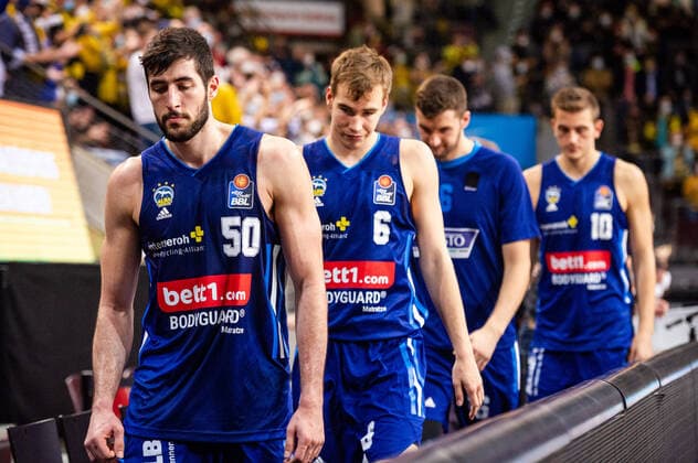 Yovel Zoosman ALBA Berlin 50 Malte Delow ALBA Berlin 6 visibly disappointed at the BBL game MHP Riesen Ludwigsburg ALBA Berlin on 10 10 2021 in Ludwigsburg MHPArena Germany Ludwigsburg 10 10 21 Basketball , 10 10 2021, Ludwigsburg Germany xpxsdx