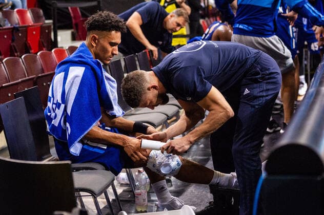 Injured Maodo Lo ALBA Berlin 0 ice pack on the knee during the BBL match MHP Riesen Ludwigsburg ALBA Berlin on 10 10 2021 in Ludwigsburg MHPArena Germany Ludwigsburg 10 10 21 Basketball , 10 10 2021, Ludwigsburg Germany xpxsdx