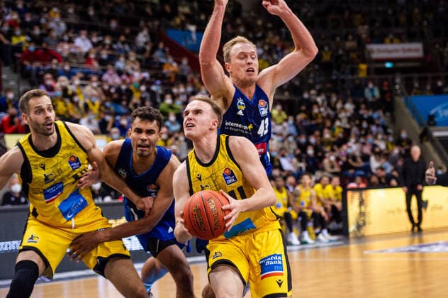 Lukas Herzog MHP RIESEN Ludwigsburg 11 Jonas Wohlfarth Bottermann MHP RIESEN Ludwigsburg 18 Oscar Da Silva ALBA Berlin 1 Luke Sikma ALBA Berlin 43 during the BBL match MHP Riesen Ludwigsburg ALBA Berlin on 10 10 2021 in Ludwigsburg MHPArena Germany Ludwigsburg 10 10 21 Basketball , 10 10 2021, Ludwigsburg Germany xpxsdx