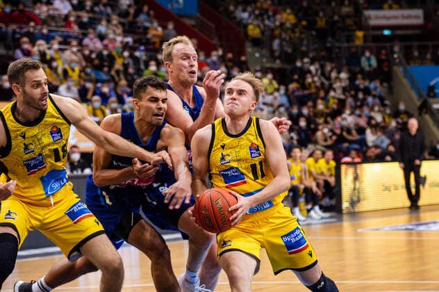 Lukas Herzog MHP RIESEN Ludwigsburg 11 Jonas Wohlfarth Bottermann MHP RIESEN Ludwigsburg 18 Oscar Da Silva ALBA Berlin 1 Luke Sikma ALBA Berlin 43 during the BBL match MHP Riesen Ludwigsburg ALBA Berlin on 10 10 2021 in Ludwigsburg MHPArena Germany Ludwigsburg 10 10 21 Basketball , 10 10 2021, Ludwigsburg Germany xpxsdx