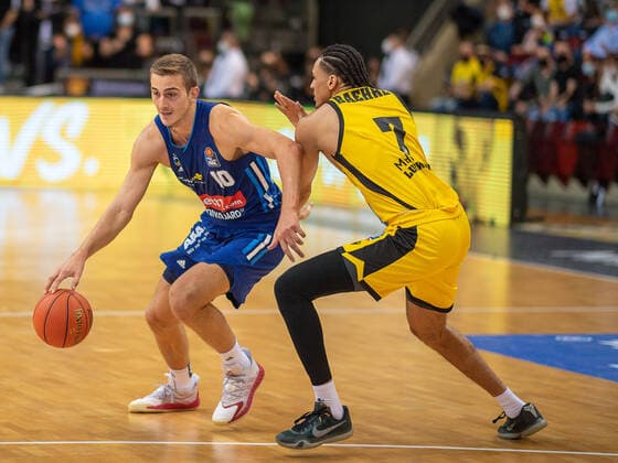 , MHP Riesen vs Alba Berlin, Basketball, Bundesliga, easyCredit BBL, 3 Spieltag, Spielzeit 2021 2022, 10 10 2021, MHP Riesen vs Alba Berlin, Basketball, Bundesliga, easyCredit BBL, 3 Spieltag, Spielzeit 2021 2022, 10 10 2021 Ludwigsburg Copyright: xEibner-Pressefoto SaschaxWaltherx EP_swa