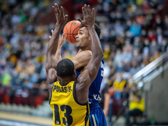Yorman Polas Bartolo MHP Riesen Ludwigsburg, 13 , Oscar DA Silva Alba Berlin, 01 , MHP Riesen vs Alba Berlin, Basketball, Bundesliga, easyCredit BBL, 3 Spieltag, Spielzeit 2021 2022, 10 10 2021, MHP Riesen vs Alba Berlin, Basketball, Bundesliga, easyCredit BBL, 3 Spieltag, Spielzeit 2021 2022, 10 10 2021 Ludwigsburg Copyright: xEibner-Pressefoto SaschaxWaltherx EP_swa