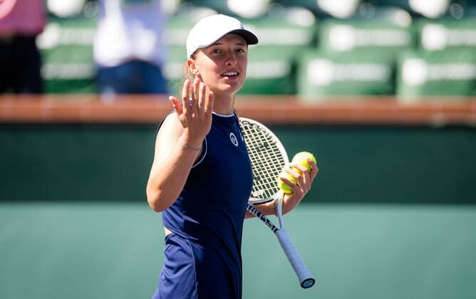 Mandatory Credit: Photo by Rob Prange Shutterstock (12524632v) Iga Swiatek of Poland in action during the third round at the 2021 BNP Paribas Open WTA, Tennis Damen 1000 tennis tournament BNP Paribas Open, Tennis, Day 5, Indian Wells Tennis Garden, California, USA - 10 Oct 2021 BNP Paribas Open, Tennis, Day 5, Indian Wells Tennis Garden, California, USA - 10 Oct 2021 Copyright: xRobxPrange Shutterstockx 12524632v