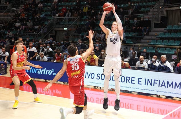 Robin Benzing (Kigili Fortitudo Bologna) thwarted by Matteo Tambone (Carpegna prosciutto Pesaro) during the series A1 italian LBA basketball championship match Kigili Fortitudo Bologna Vs. Carpegna Prosciutto Victoria Libertas Pallacanestro Pesaro at the Paladozza sports palace - Bologna, October 10, 2021  Copyright: xMichelexNuccix xIPAx xx 0