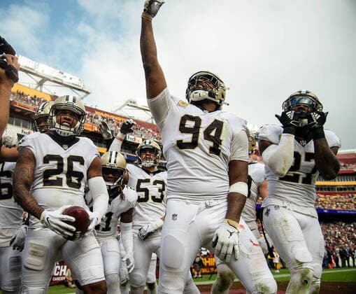 Bilder des Jahres 2021, Sport 10 Oktober Sport Themen der Woche KW40 Sport Bilder des Tages October 10, 2021, Landover, Maryland, U.S: New Orleans Saints defensive end CAMERON JORDAN (94) celebrates with his teammates after New Orleans Saints cornerback P.J. WILLIAMS (26) makes an interception during NFL, American Football Herren, USA action at FedEx Field. The New Orleans Saints beat the Washington Football Team 33-22. Landover U.S. - ZUMAr118 20211010_zap_r118_017 Copyright: xTomxRothenbergx