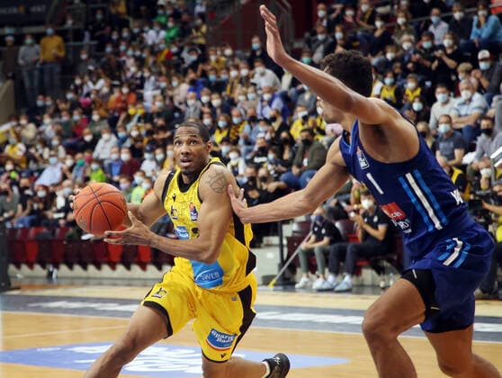 V li Tremmell Darden Riesen , Oscar Da Silva Berlin MHP Riesen Ludwigsburg vs Alba Berlin Basketball Bundesliga 2021 2022 Ludwigsburg , GER, 10 10 2021,