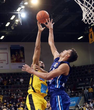 V li Tremmell Darden Riesen , Oscar Da Silva Berlin MHP Riesen Ludwigsburg vs Alba Berlin Basketball Bundesliga 2021 2022 Ludwigsburg , GER, 10 10 2021,