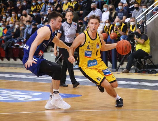 V li Jonas Mattisseck Berlin , Jordan Hulls Riesen MHP Riesen Ludwigsburg vs Alba Berlin Basketball Bundesliga 2021 2022 Ludwigsburg , GER, 10 10 2021,