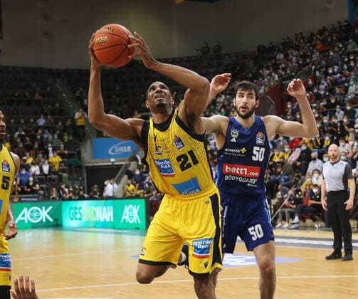 V li Tremmell Darden Riesen , Yovel Zoosman Berlin MHP Riesen Ludwigsburg vs Alba Berlin Basketball Bundesliga 2021 2022 Ludwigsburg , GER, 10 10 2021,