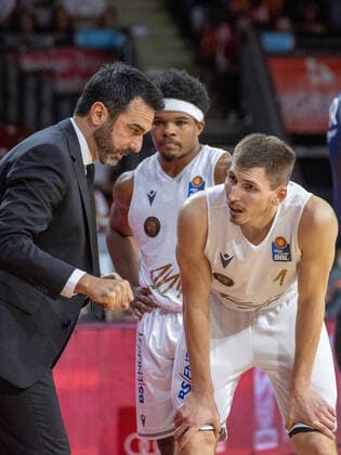 Braunschweig coach Jesus RAMIREZ and 1 KRAEMER KRÄMER basketball, FC Bayern Muenchen Loewen Braunschweig, BBL main round, 2021 2022 season, on 10 10 2021 in Munich, A U D I D O M E, Germany Source Copyright Credit Oryk HAIST xx