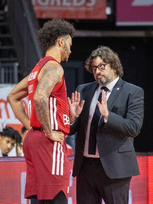 Bayerns Head Coach Andrea TRINCHIERI and 0 Nick WEILER BABB Basketball, FC Bayern Muenchen Loewen Braunschweig, BBL Main Round, 2021 2022 season, on 10 10 2021 in Munich, A U D I D O M E, Germany Source Copyright Credit Oryk HAIST. xx