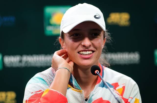 Mandatory Credit: Photo by Rob Prange Shutterstock (12524632ag) Iga Swiatek of Poland talks to the media ahead of the third round at the 2021 BNP Paribas Open WTA, Tennis Damen 1000 tennis tournament BNP Paribas Open, Tennis, Day 5, Indian Wells Tennis Garden, California, USA - 10 Oct 2021 BNP Paribas Open, Tennis, Day 5, Indian Wells Tennis Garden, California, USA - 10 Oct 2021 Copyright: xRobxPrange Shutterstockx 12524632ag