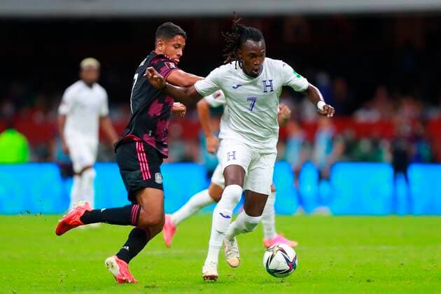 Mexico s Luis Romo (L) in action against Honduras Alberth Elis, during a match amid the Concacaf qualifiers for the Qatar 2022 World Cup, at the Azteca Stadium in Mexico City, Mexico, 10 October 2021. Mexico - Honduras !ACHTUNG: NUR REDAKTIONELLE NUTZUNG!  Copyright: xCarlosxRamírezx AMDEP1003 20211011-696dbb75498fa349632ec19eadadf5d46f2ac671