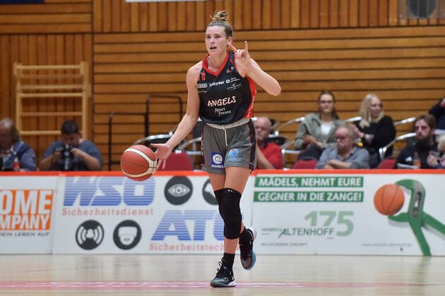Basketball DBBL 04 matchday GiroLive Panthers Osnabrück owner Angels Noerdlingen on 10 10 2021 in the OSC Hall in Osnabrück Sami Hill Noerdlingen Noerdlingen on the ball MT