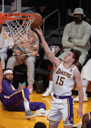 October 10, 2021, Los Angeles, California, USA: Austin Reaves 15 of the Los Angeles Lakers puts up a layup during their pre-season NBA, Basketball Herren, USA game with the Phoenix Suns on Sunday October 10, 2021 at the Staples Center in Los Angeles, California. Lakers lose to Suns, 123-94. PI Los Angeles USA - ZUMAp124 20211010_zaa_p124_031 Copyright: xJAVIERxROJASx