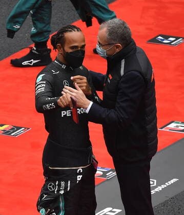 Formula 1 Turkish Grand Prix 2021 10 10 2021, Istanbul Park Circuit, Istanbul, Formula 1 Turkish Grand Prix 2021 ,in the picture Lewis Hamilton GBR 44 , Mercedes AMG Petronas Formula One Team talking to Formula 1 boss Stefano Domenicali nordphotoxGmbHx xBratic nph00250