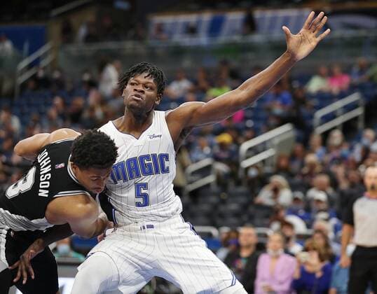 October 10, 2021, Orlando, FL, USA: Orlando center Magic Mo Bamba (5) battles San Antonio forward Keldon Johnson (3) during a preseason game at the Amway Center on Sunday, Oct. 10, 2021 in Orlando, Florida. San Antonio won the game 101-100. Orlando USA - ZUMAm67_ 0138153039st Copyright: xStephenxM.xDowellx