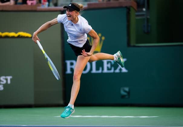 Mandatory Credit: Photo by Rob Prange Shutterstock (12524632dw) Aliaksandra Sasnovich of Belarus in action during the third round at the 2021 BNP Paribas Open WTA, Tennis Damen 1000 tennis tournament BNP Paribas Open, Tennis, Day 5, Indian Wells Tennis Garden, California, USA - 10 Oct 2021 BNP Paribas Open, Tennis, Day 5, Indian Wells Tennis Garden, California, USA - 10 Oct 2021 Copyright: xRobxPrange Shutterstockx 12524632dw
