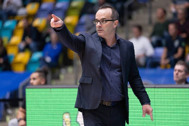 Fraport Skyliners Hamburg Towers, easyCredit BBL Head Coach Diego Ocampo Fraport Skyliners Basketball match of the easyCredit BBL between the Fraport Skyliners and the Hamburg Towers on 10 October 2021 at the Fraport Arena in Frankfurt am Main , Frankfurt am Main Hesse Germany Fraport Arena