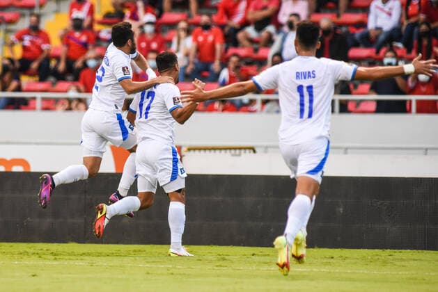 SAN JOSE, Costa Rica: El Salvador players celebrate after scoring first during the 2-1 Costa Rica victory over El Salvador in the Concacaf FIFA World Cup, WM, Weltmeisterschaft, Fussball Qualifiers on October 10, 2021, in San Jose, Costa Rica. San Jose San Jose Costa Rica Copyright: xJosexCamposxRojasx 0138179256st
