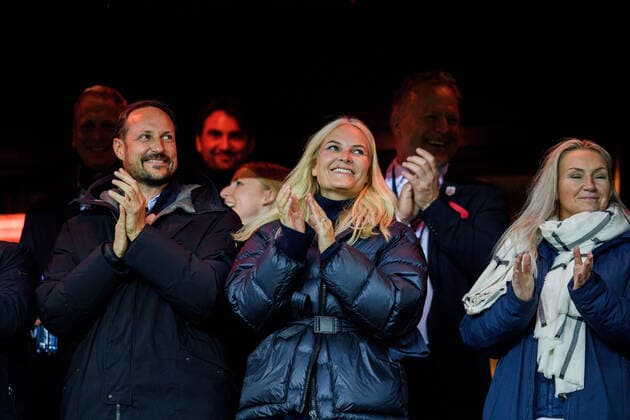 Bilder des Jahres 2021, Sport 10 Oktober Sport Themen der Woche KW41 Sport Bilder des Tages 211011 Crown Prince Haakon and Crown Princess Mette-Marit of Norway in the stands during the FIFA World Cup, WM, Weltmeisterschaft, Fussball Qualifier football match between Norway and Montenegro on October 11, 2021 in Oslo. Photo: Vegard Wivestad Grott BILDBYRAN kod VG VG0183 bbeng fotball soccer football fotboll fifa world cup qualifiers vm-kvalifisering vm kvalik landskamp montenegro norge norway *** 211011 Crown Prince Haakon and Crown Princess Mette Marit of Norway in the stands during the FIFA World Cup Qualifier football match between Norway and Montenegro on October 11, 2021 in Oslo Photo Vegard Wivestad Grott BILDBYRAN kod VG VG0183 bbeng fotball soccer football fotboll fifa world cup qualifiers world cup qualification world cup qualifier international montenegro norway norway,  Copyright: VEGARDxWIVESTADxGRoTT BB211011VG053