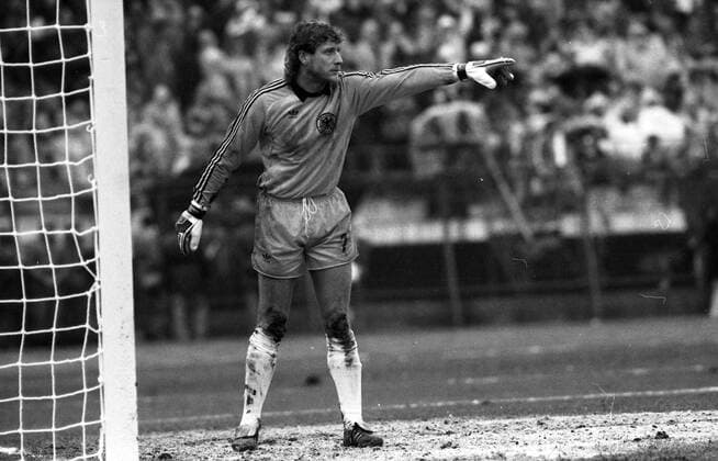 05.02.86 Italien - Deutschland Italien, Avellino, 05.02.1986, Fussball, Freundschaftsspiel, Italien - DFB Deutschland (1:2): Harald Toni Schumacher (Deutschland). *** 05 02 86 Italy Germany Italy, Avellino, 05 02 1986, Football, Friendly match, Italy DFB Germany 1 2 Harald Toni Schumacher Germany