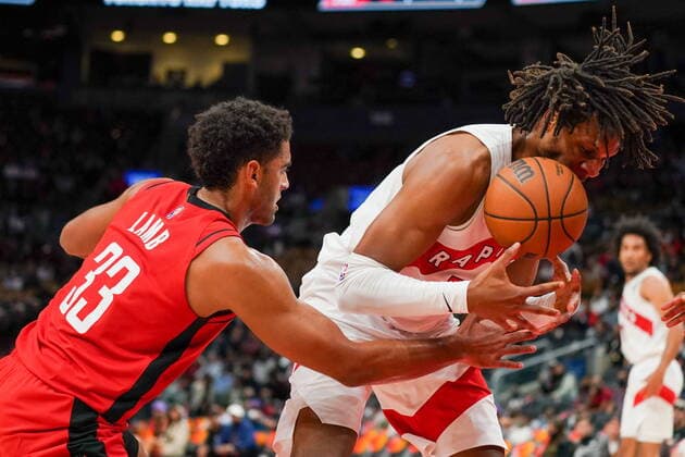 October 11, 2021, Toronto, on, Canada: Houston Rockets forward Anthony Lamb (33) and Toronto Raptors forward Freddie Gillespie (55) grapple for the ball during second half NBA, Basketball Herren, USA preseason basketball action in Toronto on Monday, Oct. 11, 2021. Canada News - October 11, 2021  - ZUMAc35_ 20211011_zaf_c35_048 Copyright: xEvanxBuhlerx