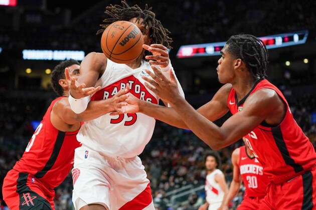 October 11, 2021, Toronto, on, Canada: Houston Rockets forward Anthony Lamb (33), Houston Rockets guard Josh Christopher (9)Toronto Raptors forward Freddie Gillespie (55) grapple for the ball during second half NBA, Basketball Herren, USA preseason basketball action in Toronto on Monday, Oct. 11, 2021. Canada News - October 11, 2021  - ZUMAc35_ 20211011_zaf_c35_049 Copyright: xEvanxBuhlerx