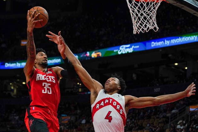 October 11, 2021, Toronto, on, Canada: Houston Rockets centre Christian Wood (35) attempts a lay up against Toronto Raptors forward Scottie Barnes (4) during second half NBA, Basketball Herren, USA preseason basketball action in Toronto on Monday, Oct. 11, 2021. Canada News - October 11, 2021  - ZUMAc35_ 20211011_zaf_c35_052 Copyright: xEvanxBuhlerx