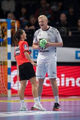 Handball Berlin 10 10 2021 Season 2021 2022 1 Bundesliga HBL Füchse Berlin THW Kiel Patrick Wiencek Kiel, No 17 Referee Merz, Maike