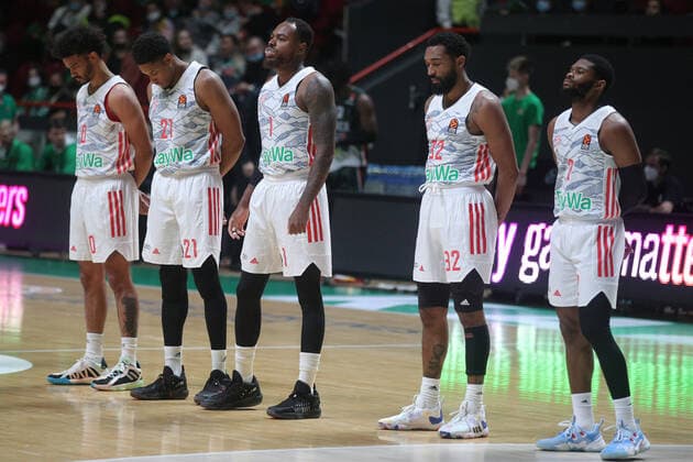 KAZAN, RUSSIA â€“ OCTOBER 12, 2021: Bayern Munich s Nick Weiler-Babb, Augustine Rubit, Deshaun Thomas, Darrun Hilliard and Corey Walden (L-R) before a 2021-22 Euroleague Regular Season Round 3 basketball match between UNICS Kazan and Bayern Munich at Kazan Basket Hall. Yegor Aleyev TASS  TS113ED3
