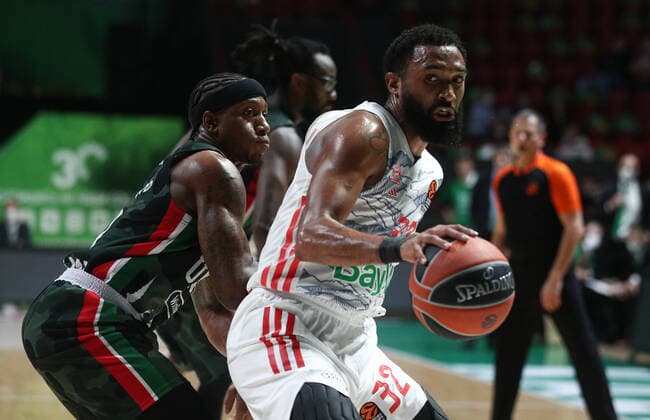KAZAN, RUSSIA â€“ OCTOBER 12, 2021: UNICS Kazan s Isaiah Canaan (L) and Bayern Munich s Darrun Hilliard (R front) in a 2021-22 Euroleague Regular Season Round 3 basketball match between UNICS Kazan and Bayern Munich at Kazan Basket Hall. Yegor Aleyev TASS  TS113EE3