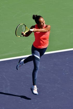 INDIAN WELLS, CA - OCTOBER 12: Leylah Fernandez of Canada works out on center court before the start of tournament play at the BNP Paribas Open on October 12, 2021 at the Indian Wells Tennis Garden in Indian Wells, CA. (Photo by John Cordes Icon Sportswire) TENNIS: OCT 12 BNP Paribas Open Icon506211012002