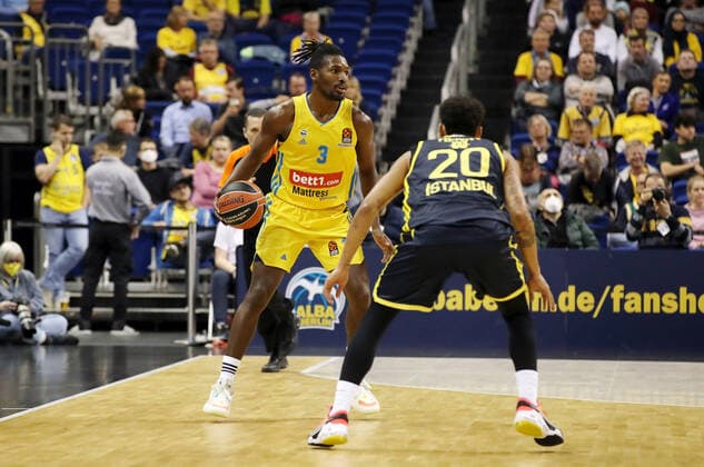 Jaleen Smith, Pierria Henry action game scene duel sports basketball EuroLeague mens season 2021 2022 12 10 2021 ALBA Berlin vs Fenerbahce Istanbul