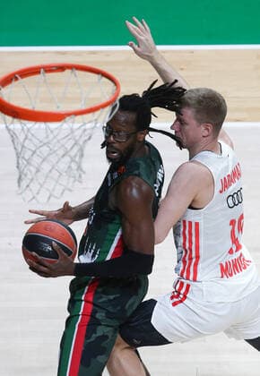 KAZAN, RUSSIA â€“ OCTOBER 12, 2021: UNICS Kazan s John Brown (L) and Bayern Munich s Ognjen Jaramaz in a 2021-22 Euroleague Regular Season Round 3 basketball match between UNICS Kazan and Bayern Munich at Kazan Basket Hall. Yegor Aleyev TASS  TS113F29