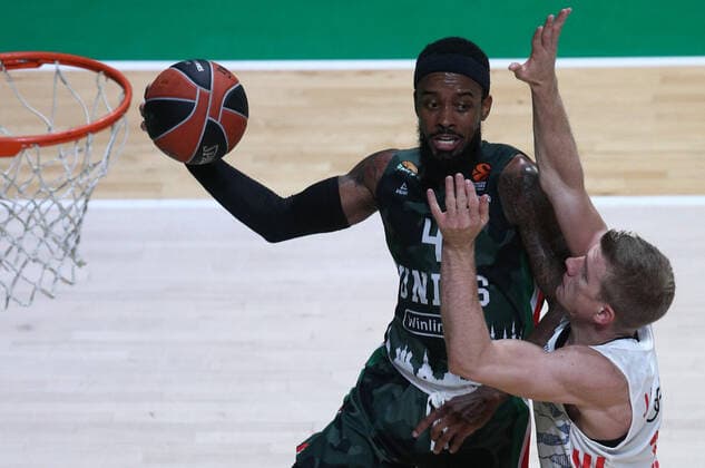 KAZAN, RUSSIA â€“ OCTOBER 12, 2021: UNICS Kazan s Lorenzo Brown (L) and Bayern Munich s Ognjen Jaramaz in a 2021-22 Euroleague Regular Season Round 3 basketball match between UNICS Kazan and Bayern Munich at Kazan Basket Hall. UNICS Kazan won 73-70. Yegor Aleyev TASS  TS113F31