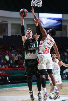 KAZAN, RUSSIA â€“ OCTOBER 12, 2021: UNICS Kazan s Andrei Vorontsevich (L) and Bayern Munich s Darrun Hilliard (R front) in a 2021-22 Euroleague Regular Season Round 3 basketball match between UNICS Kazan and Bayern Munich at Kazan Basket Hall. UNICS Kazan won 73-70. Yegor Aleyev TASS  TS113F33