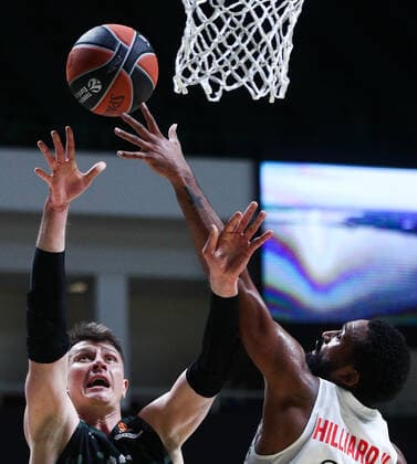 KAZAN, RUSSIA â€“ OCTOBER 12, 2021: UNICS Kazan s Andrei Vorontsevich (L) and Bayern Munich s Darrun Hilliard in a 2021-22 Euroleague Regular Season Round 3 basketball match between UNICS Kazan and Bayern Munich at Kazan Basket Hall. Yegor Aleyev TASS  TS113F34