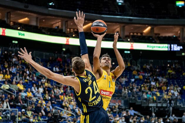 Basketball2Berlin 10 10 2021 Season 2021 2022 EuroLeague Regular Season Alba Berlin Fenerbahce Beko Istanbul Oscar Da Silva Alba Berlin, No 01 Jan Vesely Fenerbahce, No 24