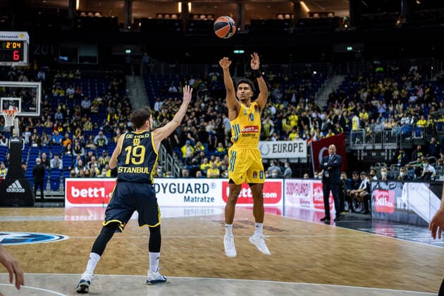 Basketball2Berlin 10 10 2021 Season 2021 2022 EuroLeague Regular Season Alba Berlin Fenerbahce Beko Istanbul Maodo Lo Alba Berlin, No 00 Nando De Colo Fenerbahce, No 19