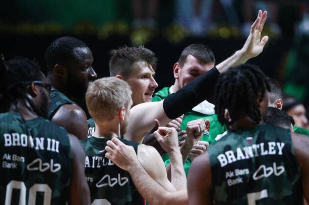 KAZAN, RUSSIA â€“ OCTOBER 12, 2021: UNICS Kazan players celebrate victory in a 2021-22 Euroleague Regular Season Round 3 basketball match between UNICS Kazan and Bayern Munich at Kazan Basket Hall. UNICS Kazan won 73-70. Yegor Aleyev TASS  TS113F43