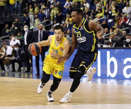 Tamir Blatt, Dyshawn Pierre action game scene duel sports basketball EuroLeague men season 2021 2022 12 10 2021 ALBA Berlin vs Fenerbahce Istanbul