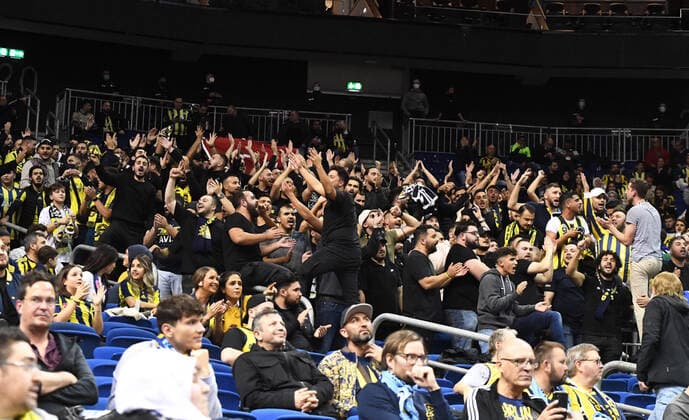 Basketball, men, 2021 2022 season, Turkish Airlines EuroLeague 3 matchday , Alba Berlin Fenerbahce Beko Istanbul, Fenerbahce fans, 12 10 2021, Copyright: xSebastianxRäppold MatthiasxKochx