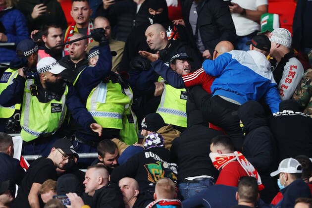 England gegen Ungarn 12. Oktober 2021, London Internationales Fußball-Weltmeisterschafts-Qualifikationsspiel England gegen Ungarn Zusammenstoß zwischen Polizei und ungarischen Fans Foto Charlotte Wilson Abseits London UK  Copyright: xCharlottexWilsonx xOffsidexOffside