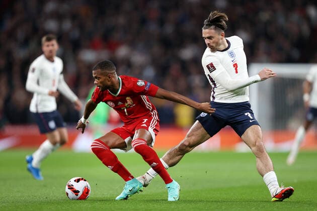 England gegen Ungarn 12. Oktober 2021, London Internationales Fußball-WM-Qualifikationsspiel England gegen Ungarn Loic Nego aus Ungarn kämpft mit Jack Grealish aus England Foto Charlotte Wilson Abseits London UK  Copyright: xCharlottexWilsonx xOffsidexOffside
