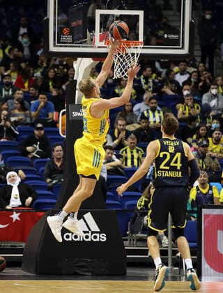 Luke Sikma, Jan Vesely action game scene duel sports basketball EuroLeague men season 2021 2022 12 10 2021 ALBA Berlin vs Fenerbahce Istanbul