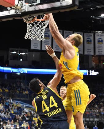 Basketball, Men, 2021 2022 season, Turkish Airlines EuroLeague matchday 3 , Alba Berlin Fenerbahce Beko Istanbul, v l Ahmet Duverioglu Fenerbahce Istanbul , Luke Sikma Alba Berlin , 12 10 2021, Copyright: xSebastianxRäppold MatthiasxKochx